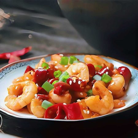 Creveți Szechuan iute, un fel principal autentic picant cu creveți suculenți, bambus și legume, servit la restaurantul Jin Ding din Sector 2, București. Preț 70 LEI/300g.