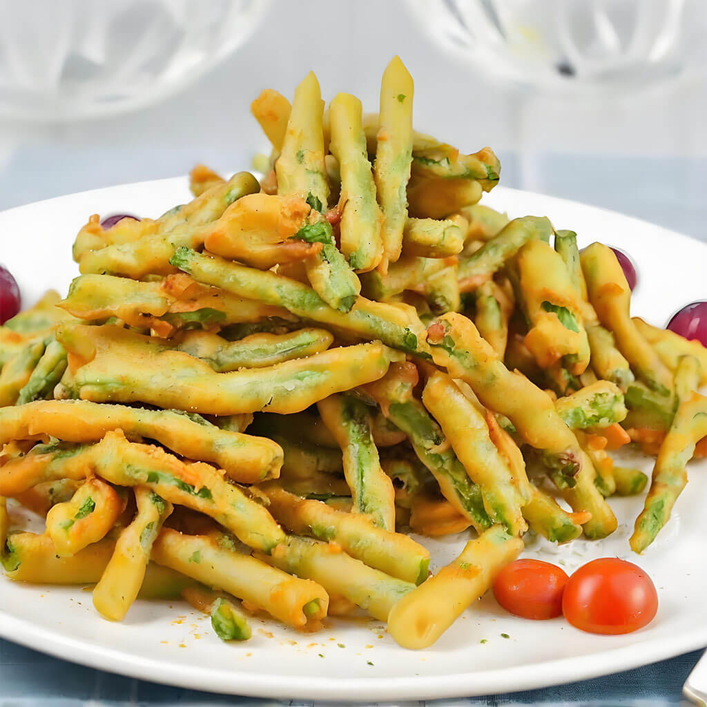 Fasole Gan Bian, un aperitiv tradițional chinezesc cu fasole verde crocantă în aluat subțire, servit la restaurantul Jin Ding din Sector 2, București. Preț 38 LEI/250g.