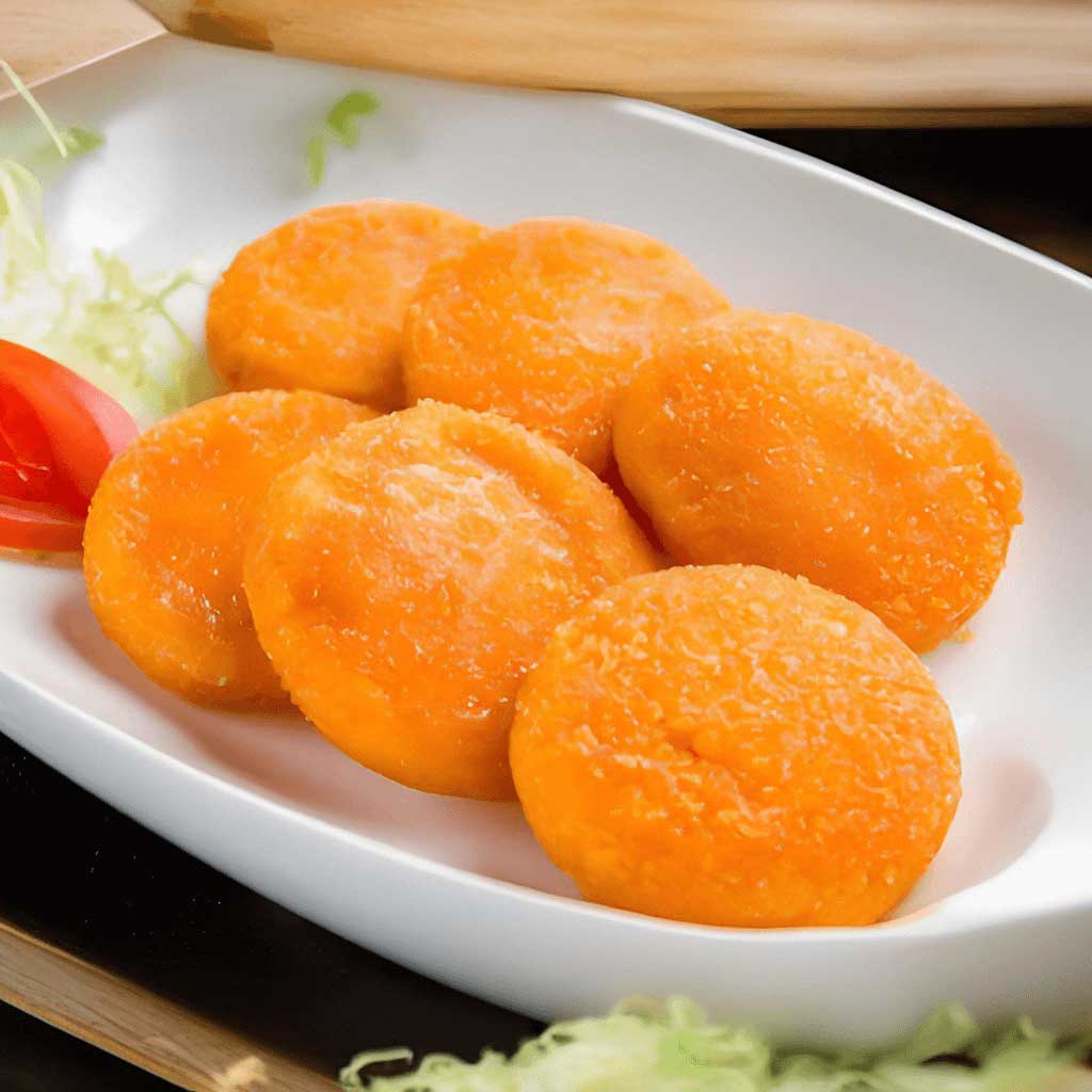 Gogoși de dovleac, 10 bucăți aurii și pufoase, desert tradițional chinezesc servit cu lapte condensat la restaurantul Jin Ding din Sector 2, București. Preț 48 LEI/200g.